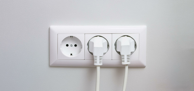En vägg med eluttag