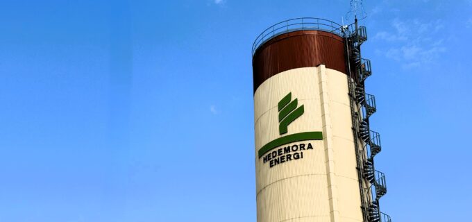 Skorsten med Hedemora Energis logotyp