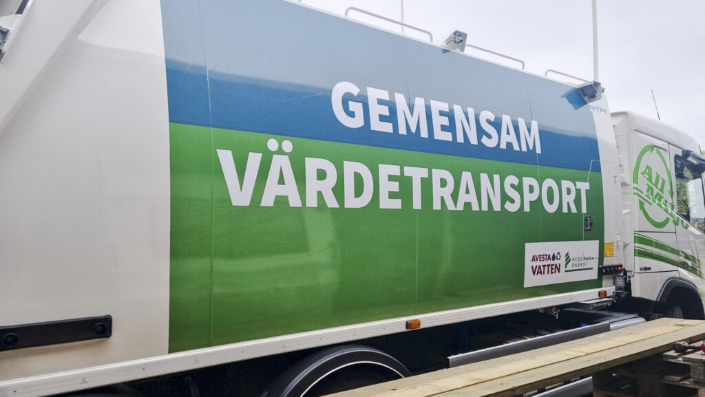 Sopbil med budskapet "Gemensam värdetransport" på sidan.